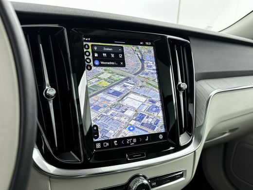 Volvo  V60 B4 Plus Dark | 19" | Panoramadak | Full LED | Getint Glas | Elektr. verst. Stoelen | Adaptieve Cr... ActivLease financial lease