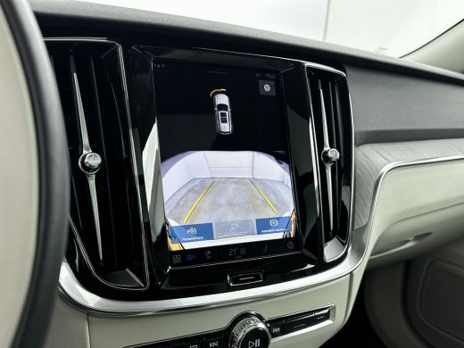 Volvo  V60 B4 Plus Dark | 19" | Panoramadak | Full LED | Getint Glas | Elektr. verst. Stoelen | Adaptieve Cr... ActivLease financial lease