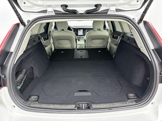 Volvo  V60 B4 Plus Dark | 19" | Panoramadak | Full LED | Getint Glas | Elektr. verst. Stoelen | Adaptieve Cr... ActivLease financial lease