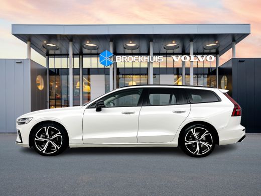 Volvo  V60 B4 Plus Dark | 19" | Panoramadak | Full LED | Getint Glas | Elektr. verst. Stoelen | Adaptieve Cr... ActivLease financial lease