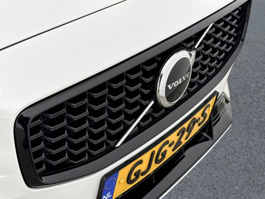 Volvo  V60 B4 Plus Dark | 19" | Panoramadak | Full LED | Getint Glas | Elektr. verst. Stoelen | Adaptieve Cr... ActivLease financial lease