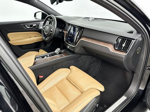 Volvo  V60 Cross Country B5 AWD Ultimate | 20" | Geventileerd Nappa | Massagestoelen | Bowers & Wilkins | Ex... ActivLease financial lease