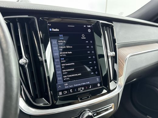 Volvo  V60 Cross Country B5 AWD Ultimate | 20" | Geventileerd Nappa | Massagestoelen | Bowers & Wilkins | Ex... ActivLease financial lease