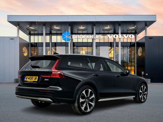 Volvo  V60 Cross Country B5 AWD Ultimate | 20" | Geventileerd Nappa | Massagestoelen | Bowers & Wilkins | Ex... ActivLease financial lease