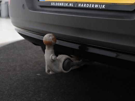 Volvo  XC40 Recharge P8 AWD R Design | Trekhaak | Leder/Alcantara | Stoel & stuurverwarming | Keyless | Navig... ActivLease financial lease