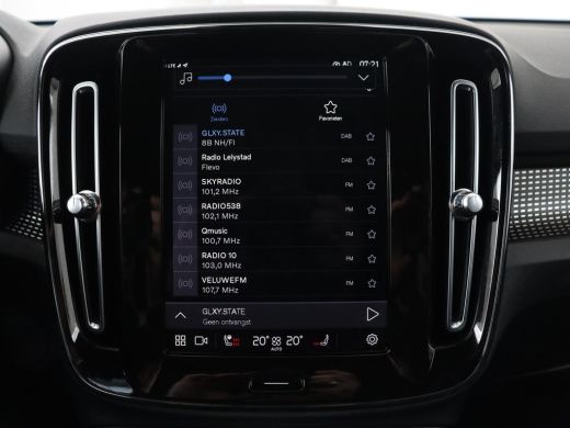 Volvo  XC40 Recharge P8 AWD R Design | Trekhaak | Leder/Alcantara | Stoel & stuurverwarming | Keyless | Navig... ActivLease financial lease