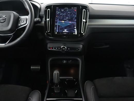 Volvo  XC40 Recharge P8 AWD R Design | Trekhaak | Leder/Alcantara | Stoel & stuurverwarming | Keyless | Navig... ActivLease financial lease