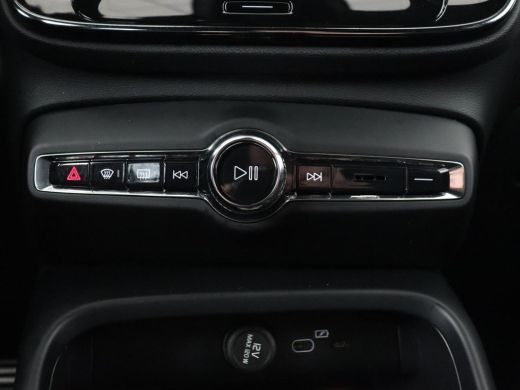 Volvo  XC40 Recharge P8 AWD R Design | Trekhaak | Leder/Alcantara | Stoel & stuurverwarming | Keyless | Navig... ActivLease financial lease