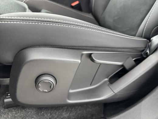 Volvo  XC40 Single Motor Extended Range Plus 82 kWh | 19" Allseason | Leder/Nubuck | Trekhaak | Getint Glas |... ActivLease financial lease