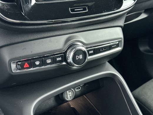 Volvo  XC40 Single Motor Extended Range Plus 82 kWh | 19" Allseason | Leder/Nubuck | Trekhaak | Getint Glas |... ActivLease financial lease