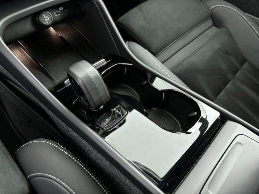 Volvo  XC40 Single Motor Extended Range Plus 82 kWh | 19" Allseason | Leder/Nubuck | Trekhaak | Getint Glas |... ActivLease financial lease