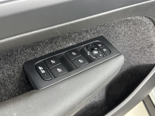 Volvo  XC40 Single Motor Extended Range Plus 82 kWh | 19" Allseason | Leder/Nubuck | Trekhaak | Getint Glas |... ActivLease financial lease