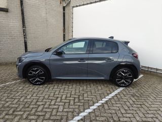 Peugeot 208 GT | Armsteunen op de voorportieren bekleed met kunstleder met groen sierstiksel (GT-Line) | Clim...