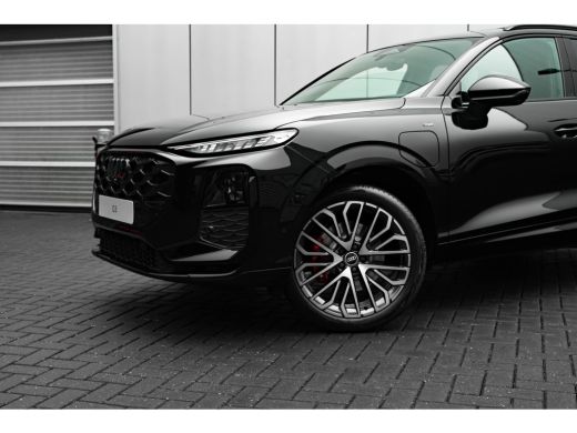 Audi Q3 S edition | Adaptive cruise control | Audi sound system | Cruise control ActivLease financial lease