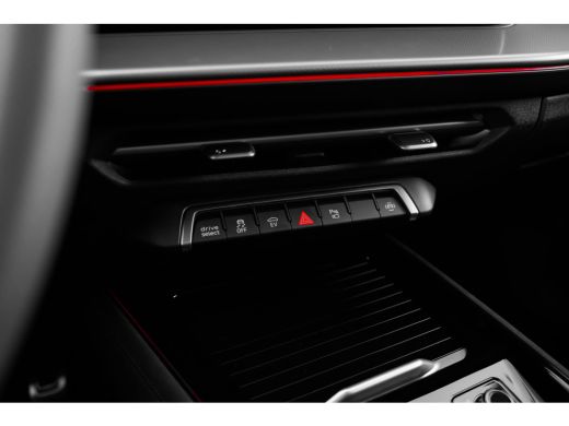 Audi Q3 S edition | Adaptive cruise control | Audi sound system | Cruise control ActivLease financial lease