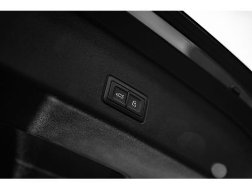 Audi Q3 S edition | Adaptive cruise control | Audi sound system | Cruise control ActivLease financial lease