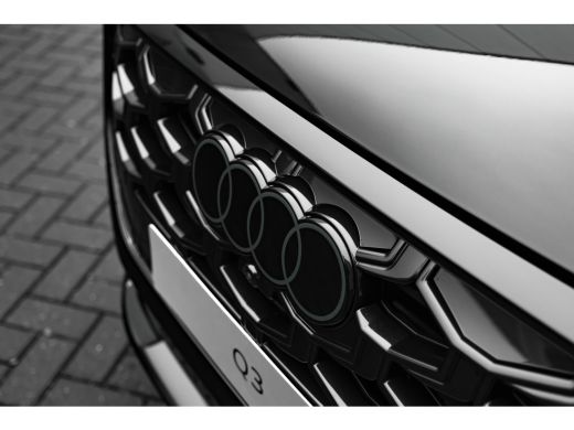 Audi Q3 S edition | Adaptive cruise control | Audi sound system | Cruise control ActivLease financial lease
