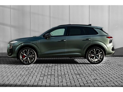 Audi Q3 S edition | Adaptive cruise control | Audi sound system | Cruise control ActivLease financial lease