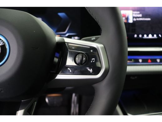 BMW i5 eDrive40 High Executive M Sport / Panoramadak / M Sportonderstel / Comfort Access / Adaptieve LED... ActivLease financial lease