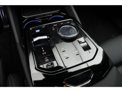 BMW i5 eDrive40 High Executive M Sport / Panoramadak / M Sportonderstel / Comfort Access / Adaptieve LED... ActivLease financial lease