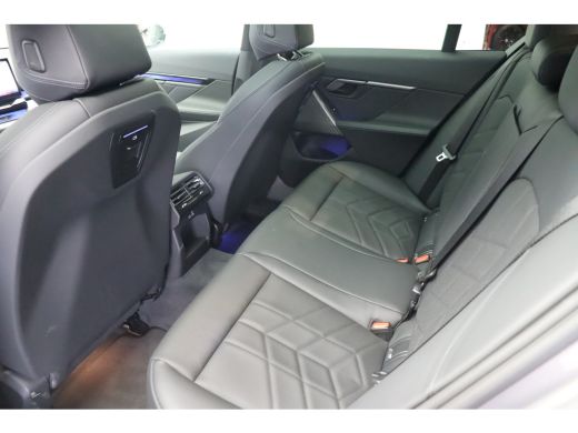 BMW i5 eDrive40 High Executive M Sport / Panoramadak / M Sportonderstel / Comfort Access / Adaptieve LED... ActivLease financial lease