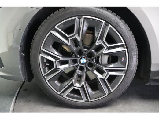BMW i5 eDrive40 High Executive M Sport / Panoramadak / M Sportonderstel / Comfort Access / Adaptieve LED... ActivLease financial lease