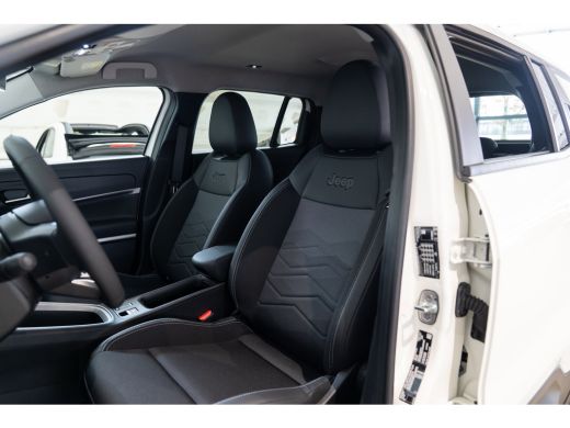 Jeep Avenger Summit 54 kWh | Warmtepomp | Navigatie | Camera | Apple Carplay & Android Auto | Stoel verwarming... ActivLease financial lease