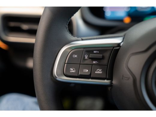 Jeep Avenger Summit 54 kWh | Warmtepomp | Navigatie | Camera | Apple Carplay & Android Auto | Stoel verwarming... ActivLease financial lease