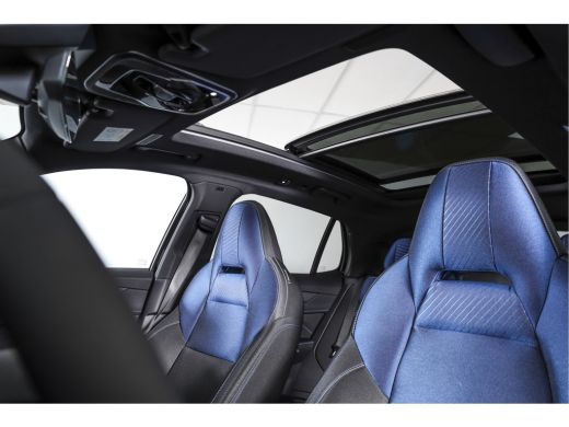 Lynk & Co 01 1.5 PHEV 261PK MY23 | Donkere hemel | 360 Camera | 7.4 kWh Boordlader | S/K-panodak | Adapt. Crui... ActivLease financial lease