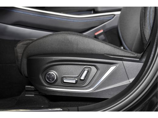 Lynk & Co 01 1.5 PHEV 261PK MY23 | Donkere hemel | 360 Camera | 7.4 kWh Boordlader | S/K-panodak | Adapt. Crui... ActivLease financial lease