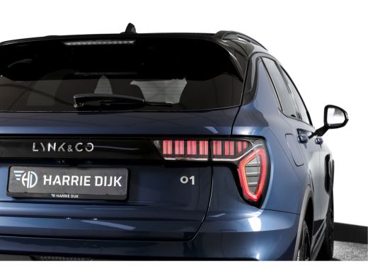 Lynk & Co 01 1.5 PHEV 261PK MY23 | Blackpakket | Donkere hemel | 360 Camera | 7.4 kWh boordlader | S/K-panodak... ActivLease financial lease