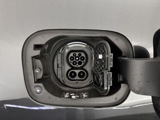 Mercedes-Benz EQC 400 4MATIC Business Solution Luxury 80 kWh {SOH-89%} (INCL.BTW) Aut.*LEATHER | FULL-LED | DISTRON... ActivLease financial lease