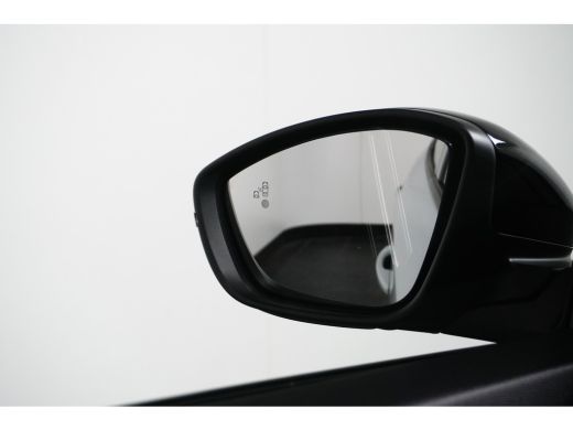 Peugeot 2008 1.2 Hybrid 136 Allure | Navi | Camera | Ad. Cruise control | Keyless | LMV 17"| PDC V+A | ActivLease financial lease