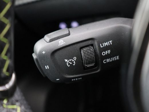 Peugeot e-2008 EV GT 50 kWh + LEDER | SCHUIFDAK | CAMERA | ADAPTIVE CRUISE | STOELVERW. | SFEERVERL. ActivLease financial lease