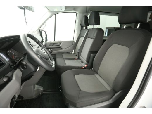 Volkswagen Crafter 2.0 TDI 177PK L3H2 | DC | 6-Zits | 3000kg Trekgew. | Trekh. | Airco | Cruise | Carplay | Parkeers... ActivLease financial lease