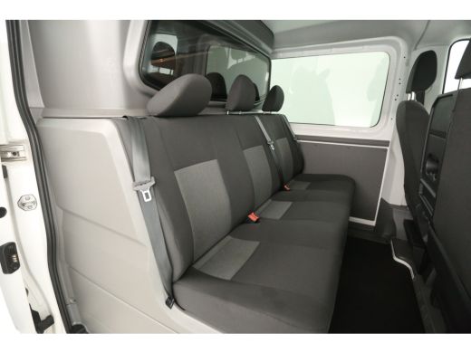 Volkswagen Crafter 2.0 TDI 177PK L3H2 | DC | 6-Zits | 3000kg Trekgew. | Trekh. | Airco | Cruise | Carplay | Parkeers... ActivLease financial lease