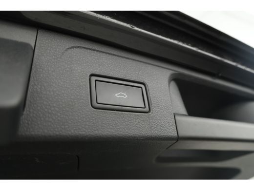 Volkswagen Passat Variant 1.5 TSI Elegance Business R Trekhaak, Navigatie, Stoelverwarming!