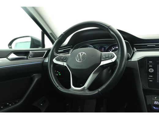 Volkswagen Passat Variant 1.5 TSI Elegance Business R Trekhaak, Navigatie, Stoelverwarming! ActivLease financial lease