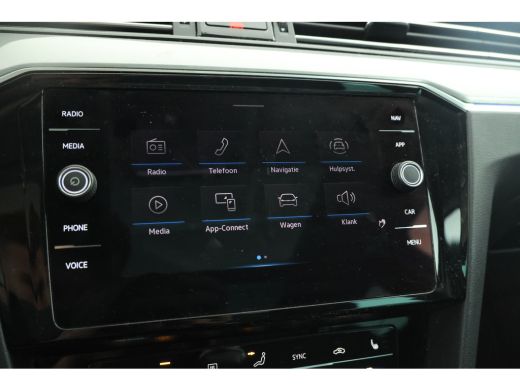 Volkswagen Passat Variant 1.5 TSI Elegance Business R Trekhaak, Navigatie, Stoelverwarming! ActivLease financial lease