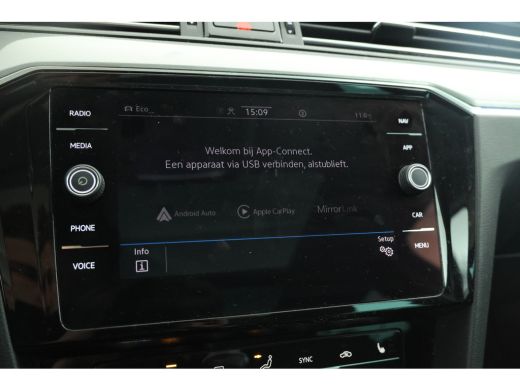 Volkswagen Passat Variant 1.5 TSI Elegance Business R Trekhaak, Navigatie, Stoelverwarming! ActivLease financial lease