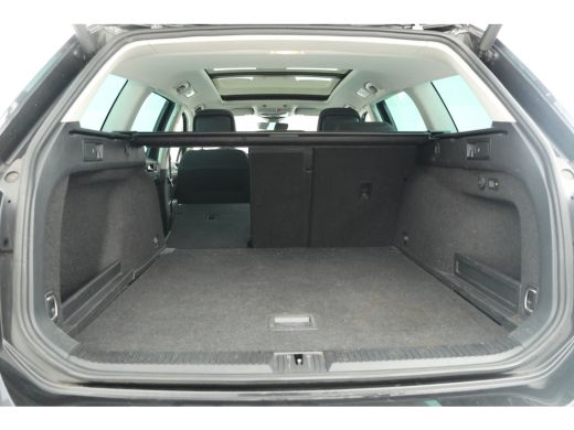 Volkswagen Passat Variant 1.5 TSI Elegance Business R Trekhaak, Navigatie, Stoelverwarming! ActivLease financial lease