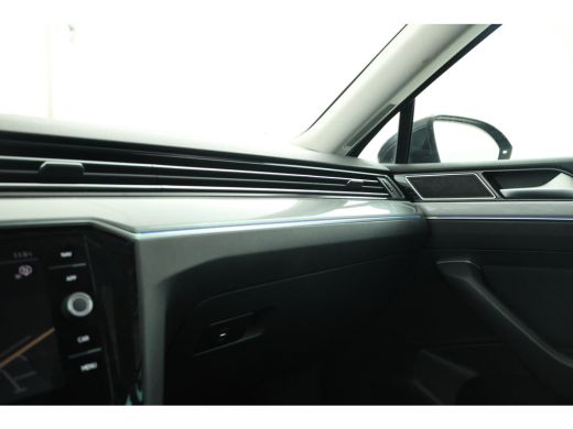 Volkswagen Passat Variant 1.5 TSI Elegance Business R Trekhaak, Navigatie, Stoelverwarming! ActivLease financial lease