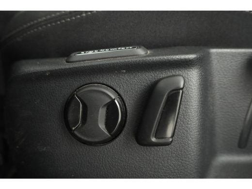 Volkswagen Passat Variant 1.5 TSI Elegance Business R Trekhaak, Navigatie, Stoelverwarming! ActivLease financial lease