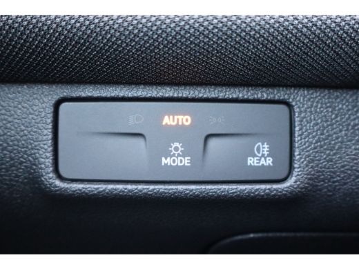 Volkswagen T-Roc Life First Edition Inclusief &euro;2000,- inruilvoordeel | 'App-Connect' draadloze smartphone integrat... ActivLease financial lease