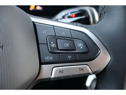 Volkswagen T-Roc Life First Edition Inclusief &euro;2000,- inruilvoordeel | 'App-Connect' draadloze smartphone integrat... ActivLease financial lease