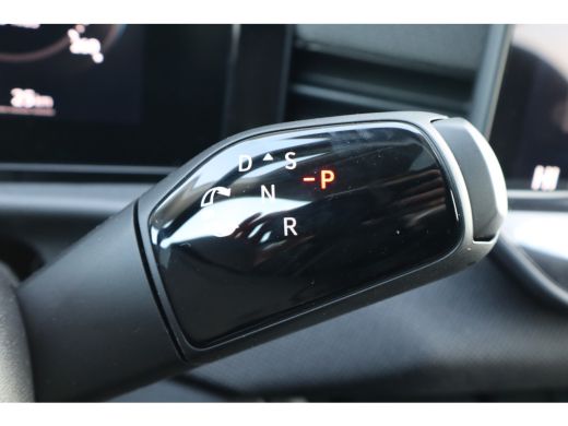 Volkswagen T-Roc Life First Edition Inclusief &euro;2000,- inruilvoordeel | 'App-Connect' draadloze smartphone integrat... ActivLease financial lease