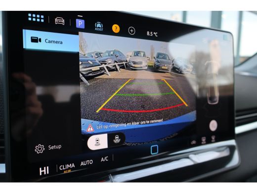 Volkswagen T-Roc Life First Edition Inclusief &euro;2000,- inruilvoordeel | 'App-Connect' draadloze smartphone integrat... ActivLease financial lease