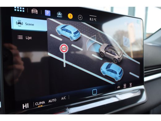 Volkswagen T-Roc Life First Edition Inclusief &euro;2000,- inruilvoordeel | 'App-Connect' draadloze smartphone integrat... ActivLease financial lease