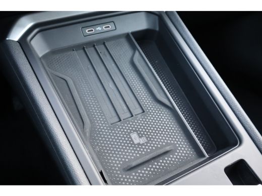 Volkswagen T-Roc Life First Edition Inclusief &euro;2000,- inruilvoordeel | 'App-Connect' draadloze smartphone integrat... ActivLease financial lease