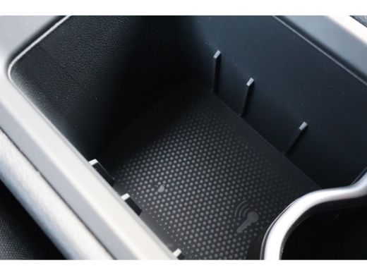 Volkswagen T-Roc Life First Edition Inclusief &euro;2000,- inruilvoordeel | 'App-Connect' draadloze smartphone integrat... ActivLease financial lease